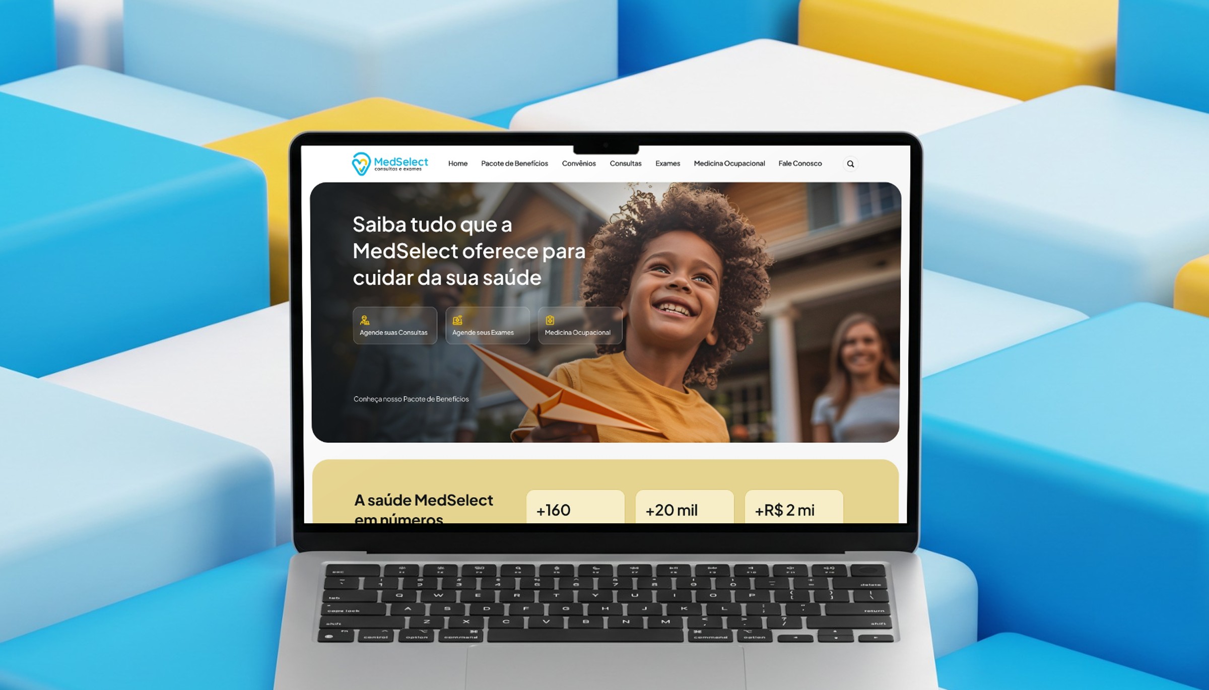 Home do site da MedSelect no notebook